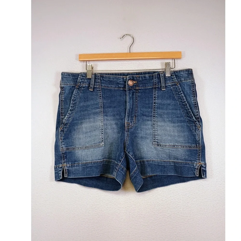 Utility Gorpcore m jeans by maurices‎ Womens 14 Blue Patch Pocket Denim Shorts
